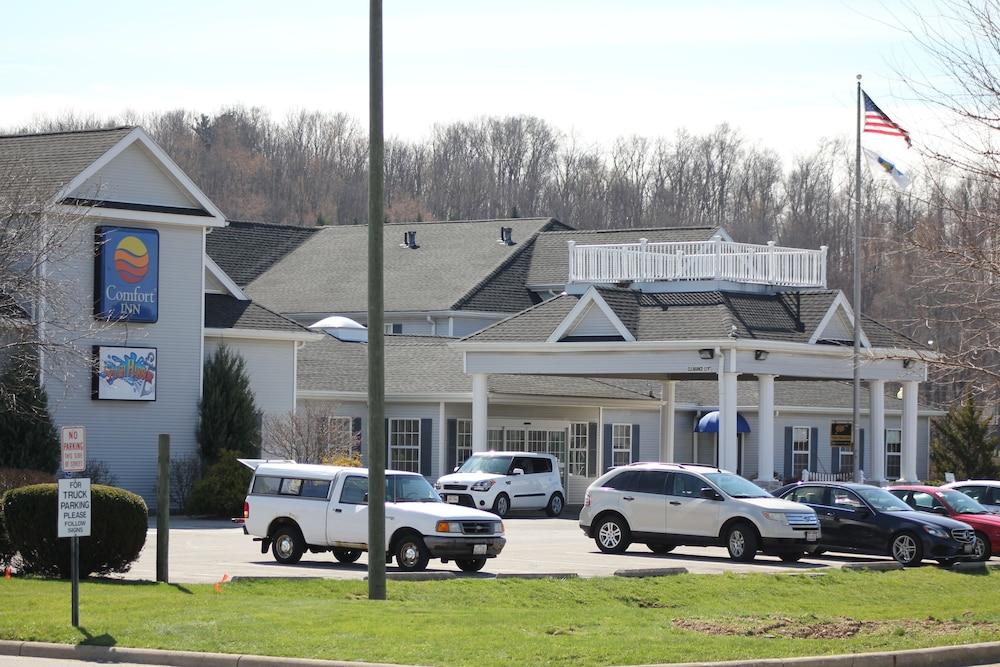 Comfort Inn Splash Harbor Bellville Exterior photo