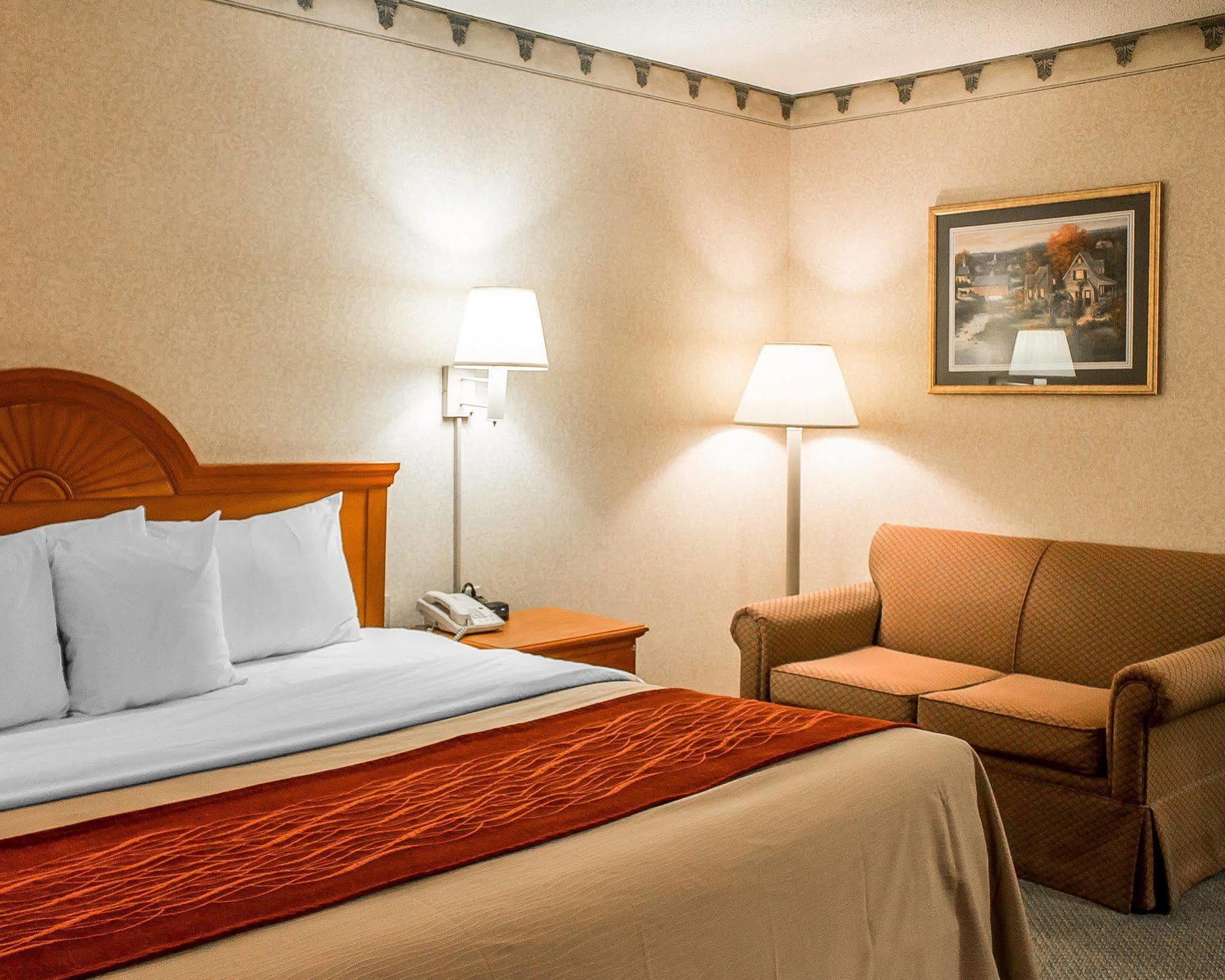 Comfort Inn Splash Harbor Bellville Exterior photo